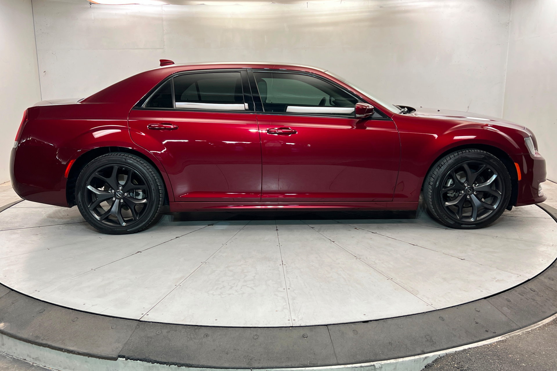 Certified 2022 Chrysler 300 Touring L w/ Comfort Group RWD image 6