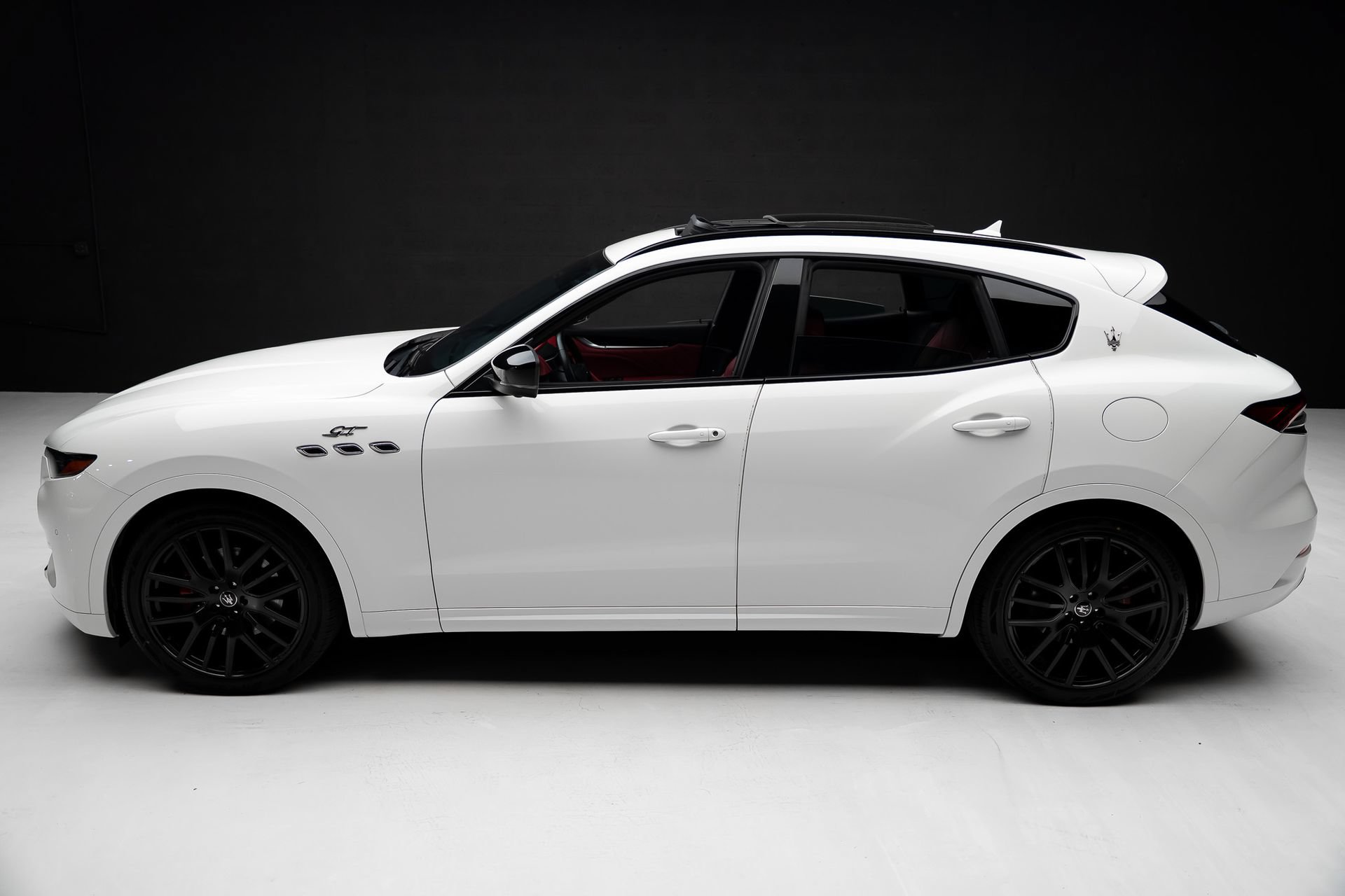 Used 2022 Maserati Levante GT AWD/4WD image 17