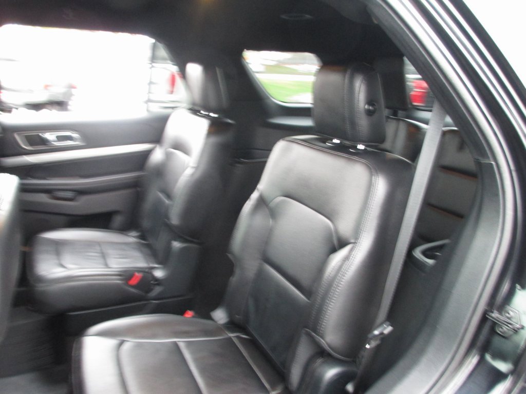 Used 2018 Ford Explorer XLT w/ Equipment Group 202A image 17
