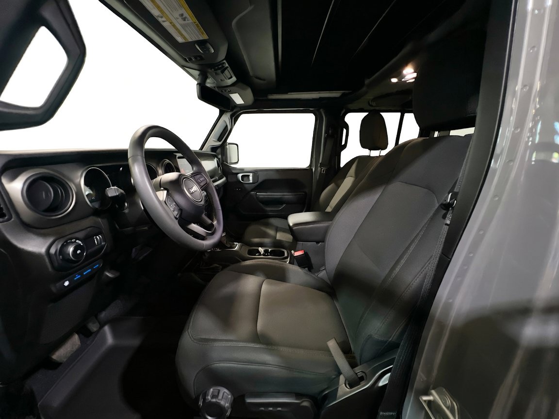 Used 2023 Jeep Wrangler Unlimited w/ Sun & Screen Package AWD/4WD image 15