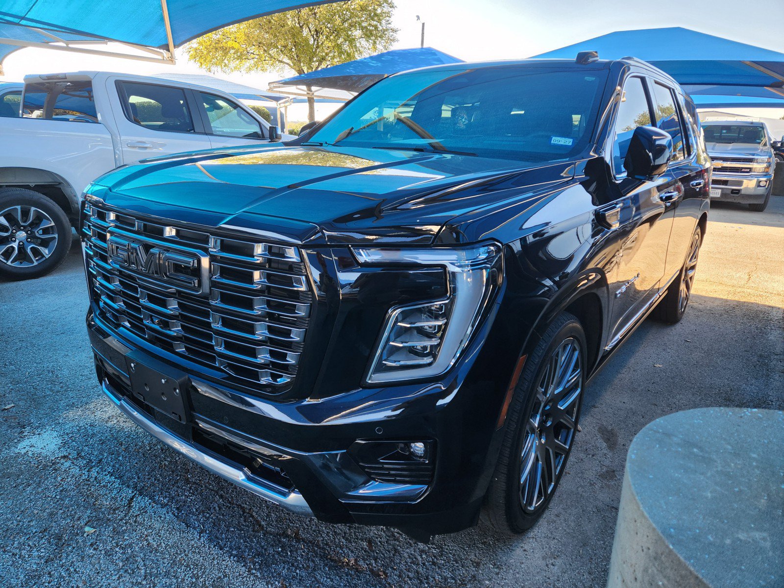 Used 2026 GMC Yukon Denali Ultimate w/ LPO, Floor Liner Package AWD/4WD image 2
