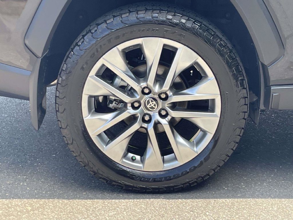 Used 2025 Toyota RAV4 XLE Premium w/ Weather Package FWD image 7