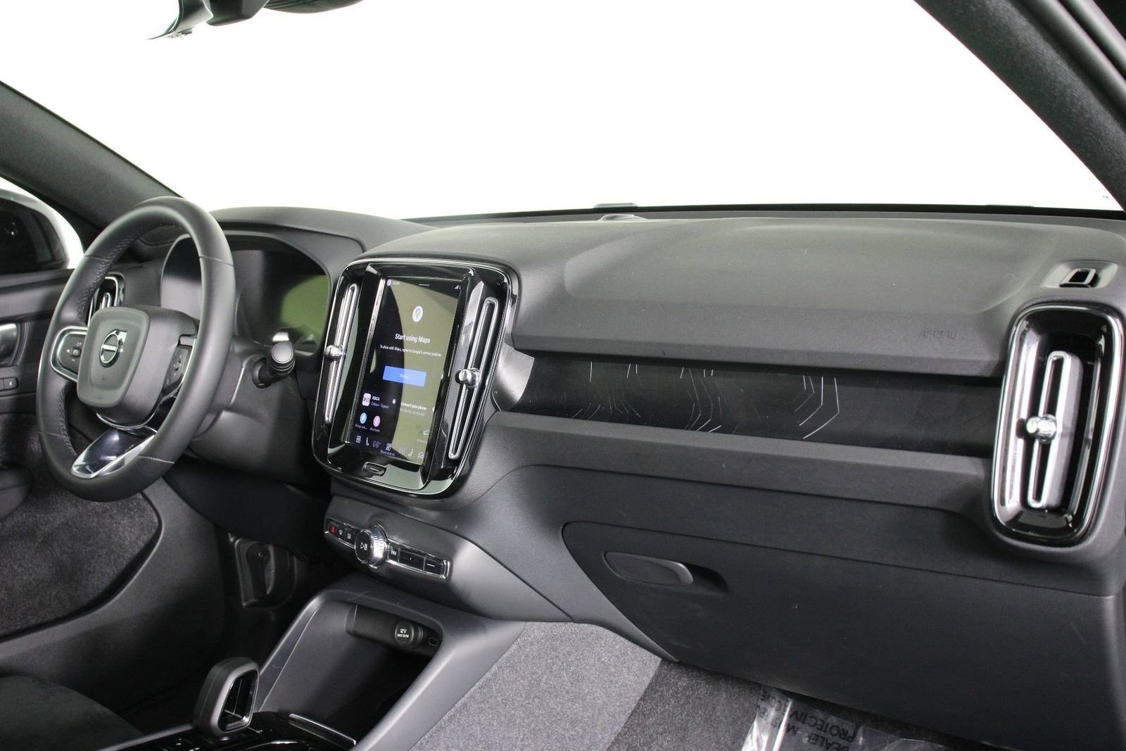 Certified 2023 Volvo C40 P8 Recharge Plus w/ Protection Package Premier AWD/4WD image 22