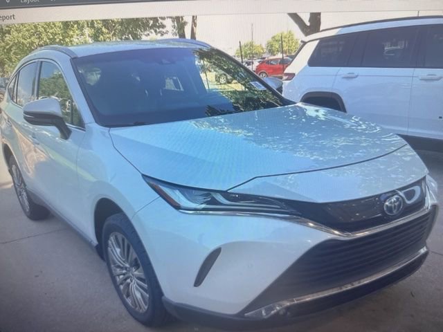Used 2023 Toyota Venza XLE AWD/4WD image 4