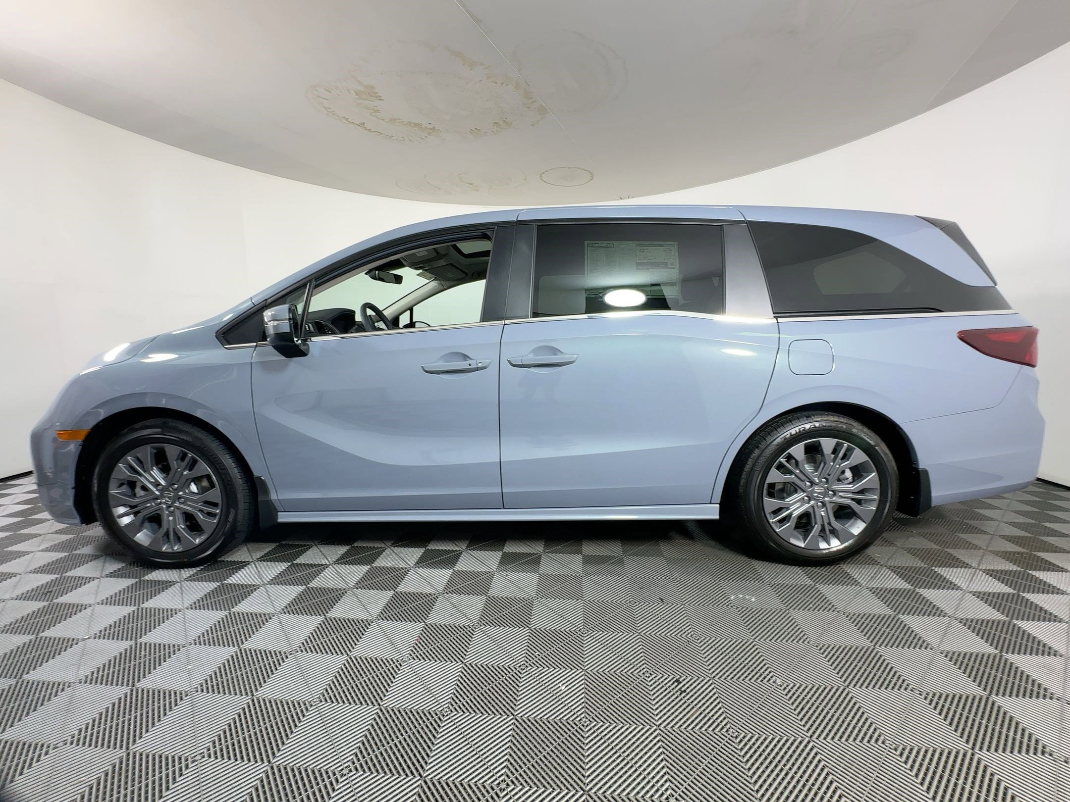 New 2026 Honda Odyssey Touring image 2