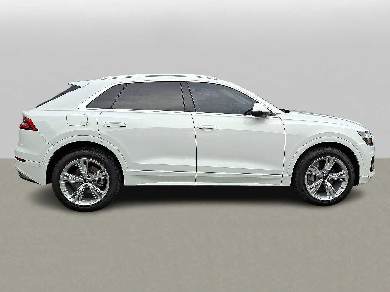 Used 2023 Audi Q8 Premium w/ Convenience Package AWD/4WD image 32