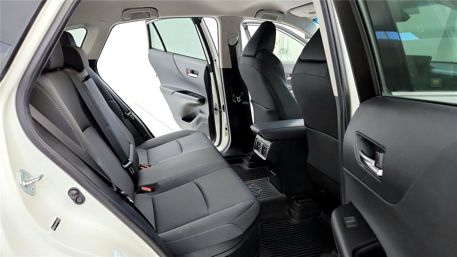 Used 2021 Toyota Venza LE w/ Carpet Mat Package (TMS) image 18