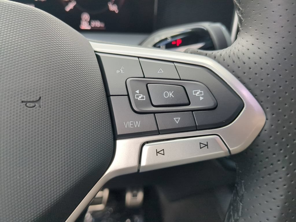 New 2026 Volkswagen Tiguan SE R-Line FWD image 28