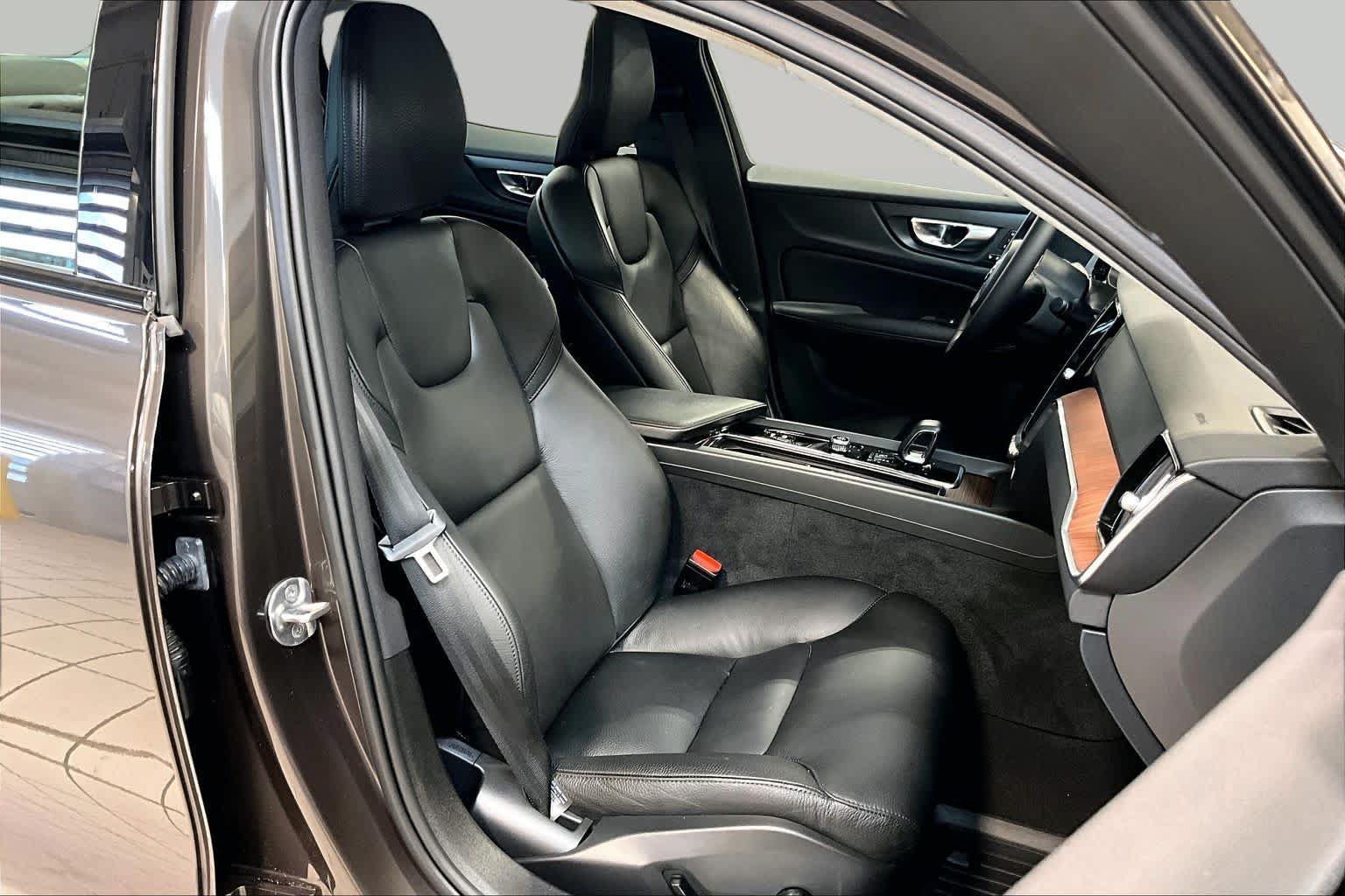 Used 2024 Volvo S60 B5 Plus AWD/4WD image 8