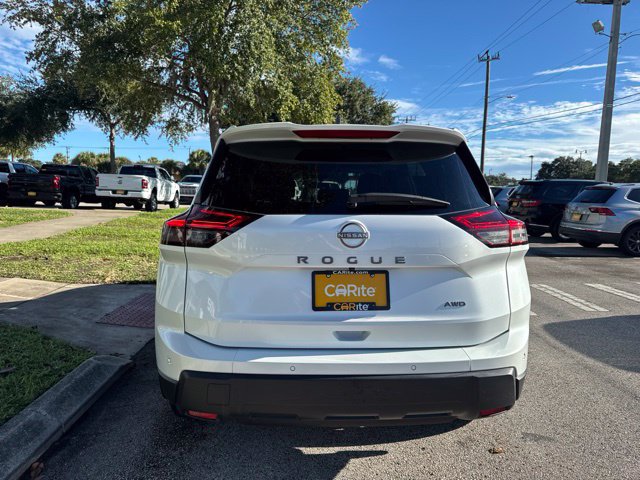 Used 2024 Nissan Rogue S AWD/4WD image 6