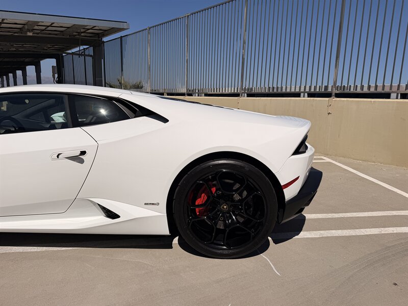 Used 2016 Lamborghini Huracan LP 610-4 AWD/4WD image 11