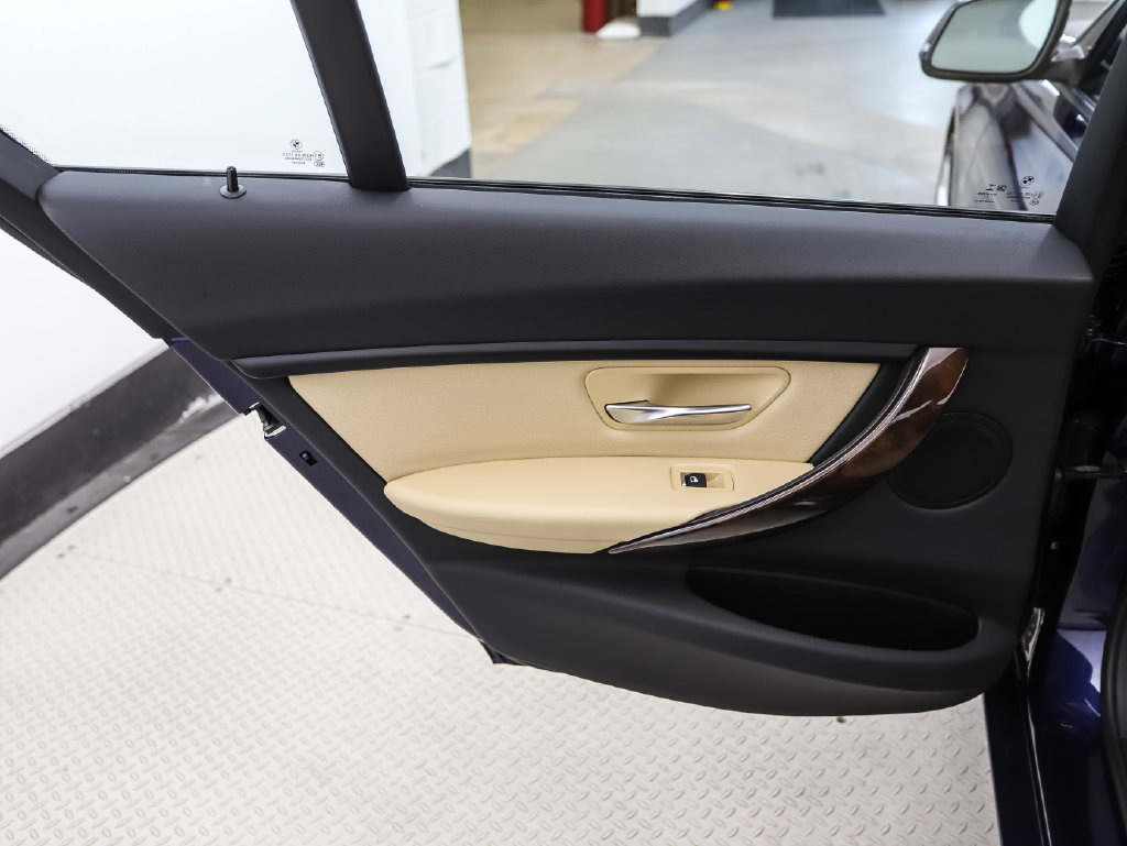 Used 2018 BMW 320i xDrive Sedan AWD/4WD image 19