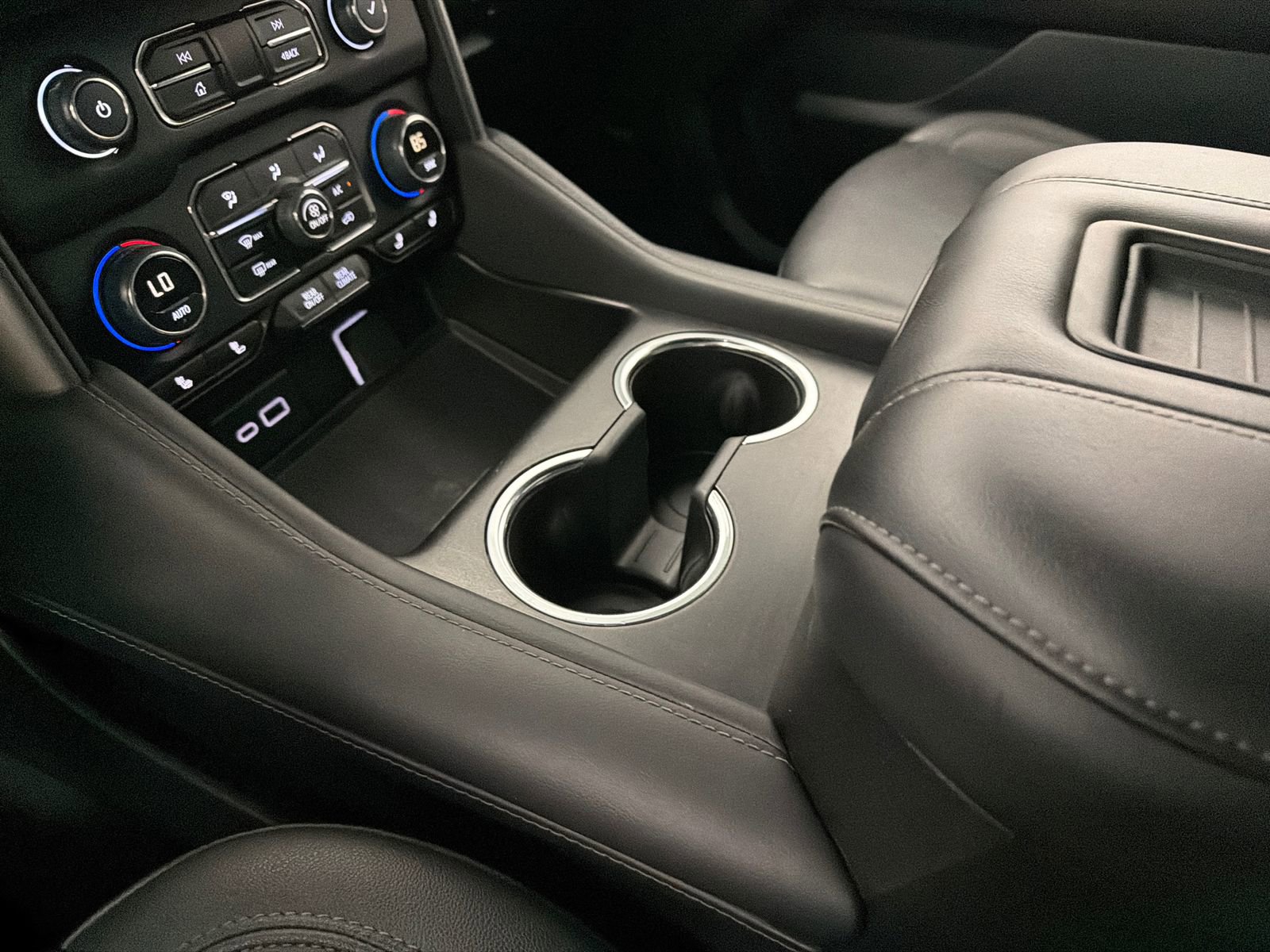 Used 2024 Chevrolet Suburban LT image 31