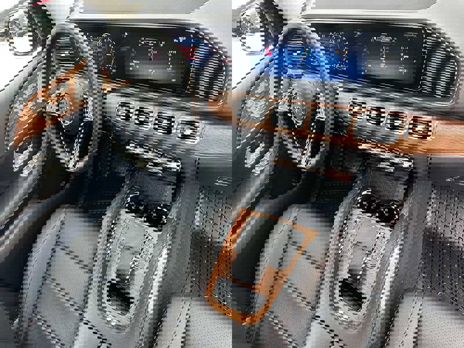 Used 2025 Mercedes-Benz GLE 450e 4MATIC image 11