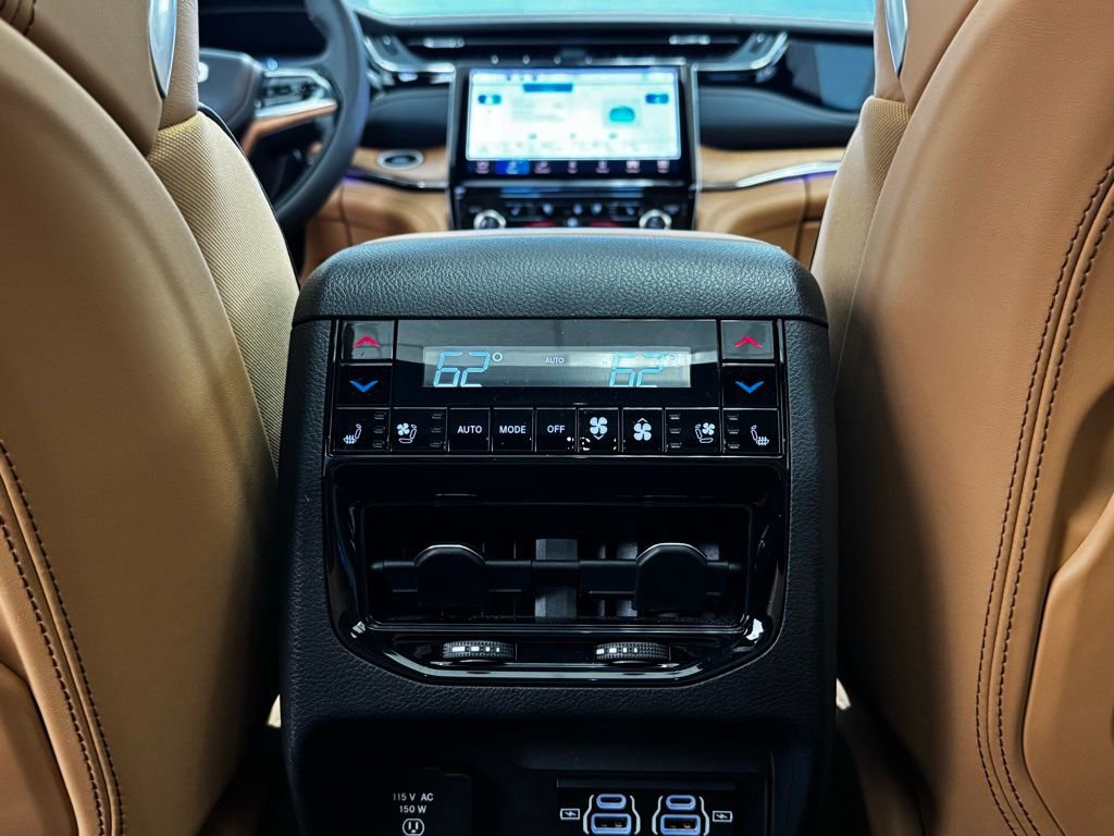 Certified 2023 Jeep Grand Cherokee Summit AWD/4WD image 7