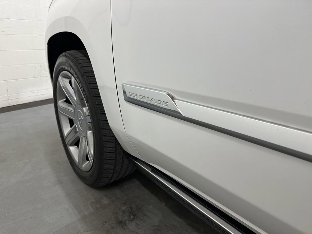 Used 2016 Cadillac Escalade Premium RWD image 18