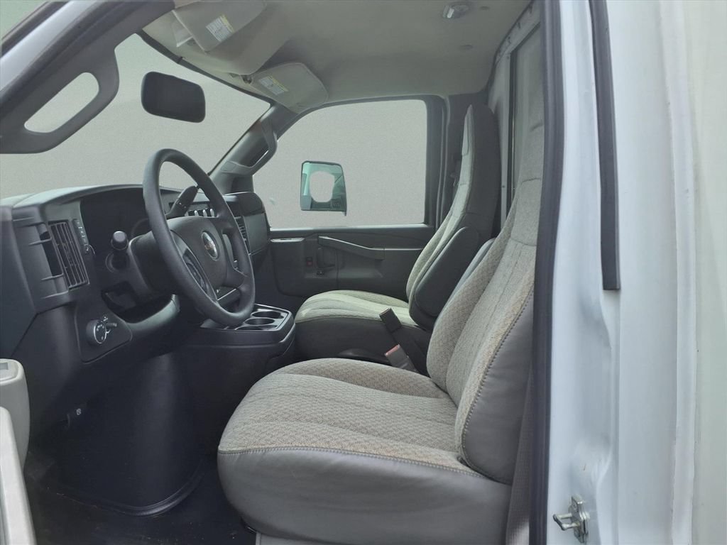 Used 2024 GMC Savana 3500 Extended w/ Power Convenience Package RWD image 9