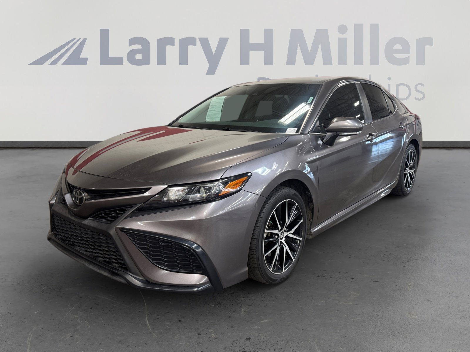 Used 2022 Toyota Camry SE