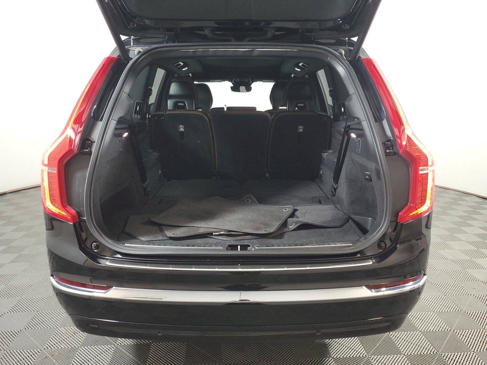 Certified 2024 Volvo XC90 T8 Plus AWD/4WD image 9