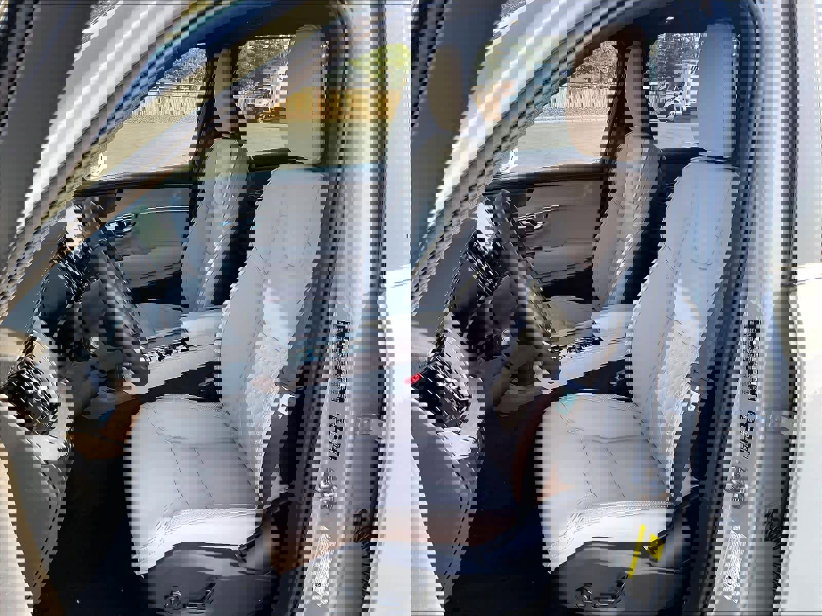 New 2026 Volvo XC90 T8 Plus w/ Protection Package Premier image 11