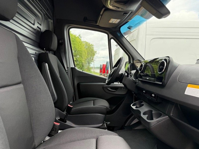 New 2025 Mercedes-Benz Sprinter 2500 image 6