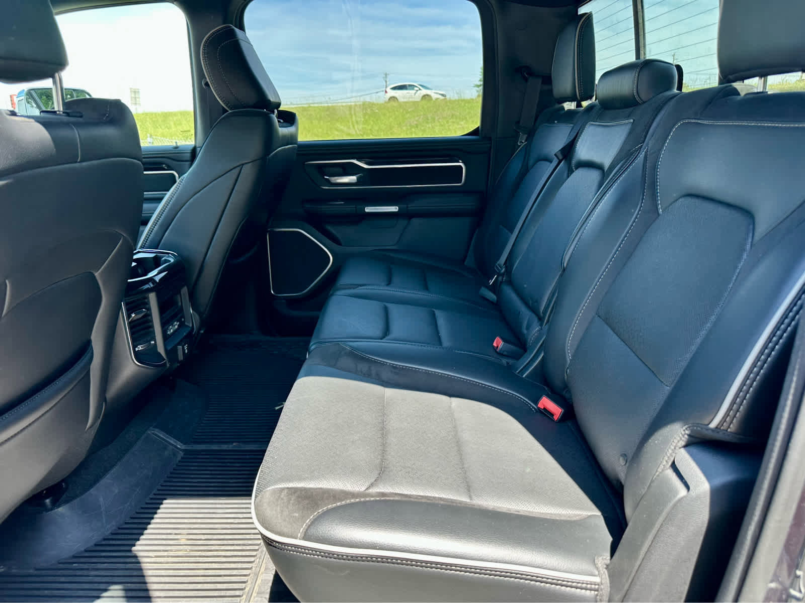 Used 2019 RAM 1500 Laramie AWD/4WD image 13