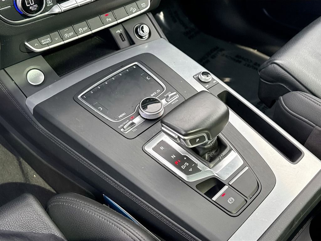 Used 2020 Audi Q5 2.0T Titanium Premium Plus w/ Premium Plus Package image 29