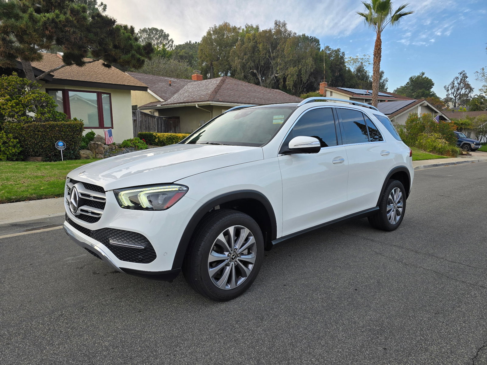 Used 2023 Mercedes-Benz GLE 350 w/ Premium Package image 1