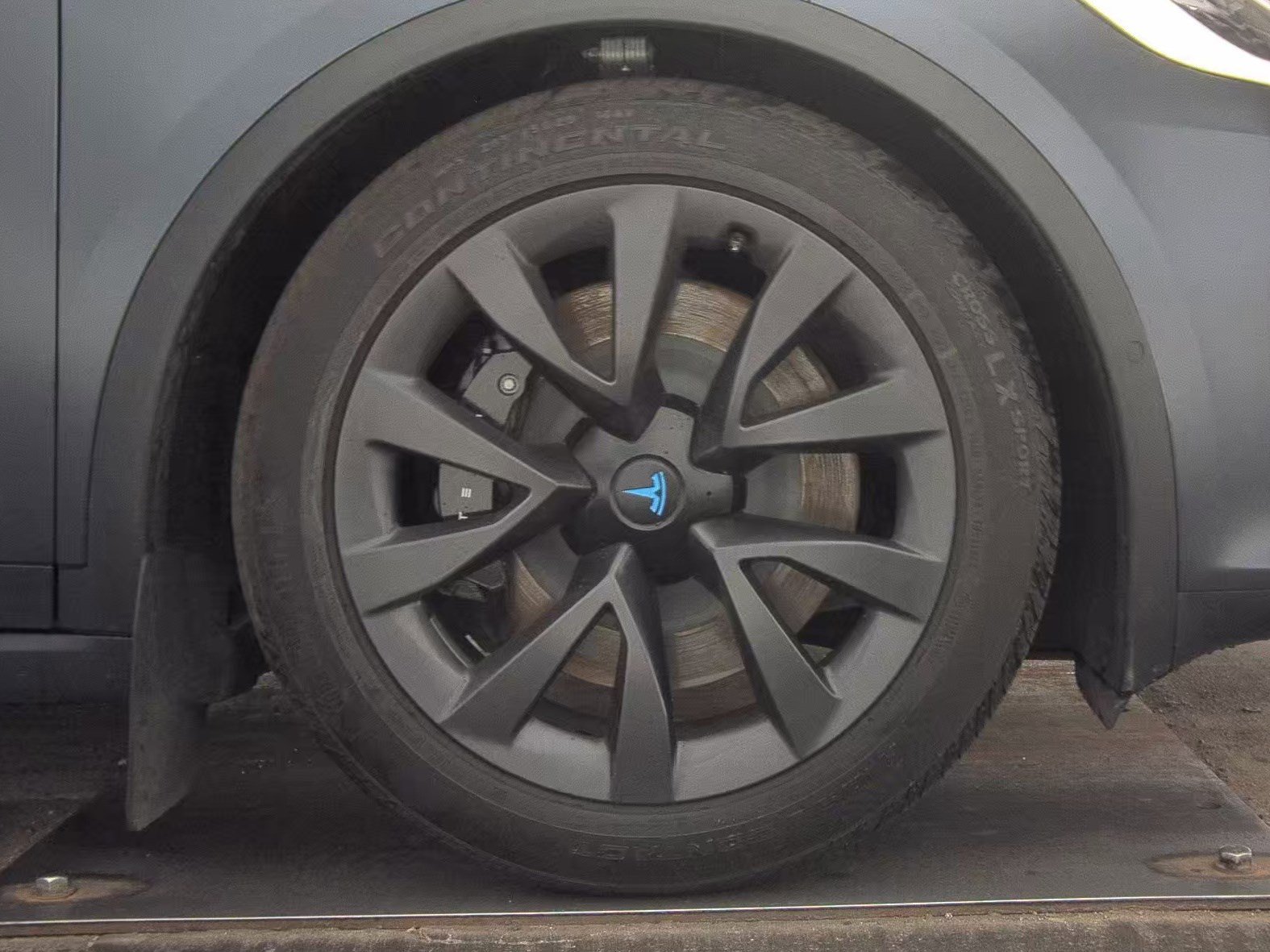 Used 2023 Tesla Model X Plaid image 11