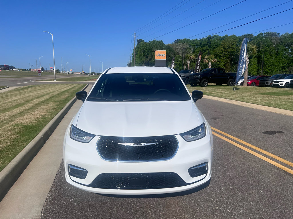 New 2026 Chrysler Pacifica Select FWD image 3