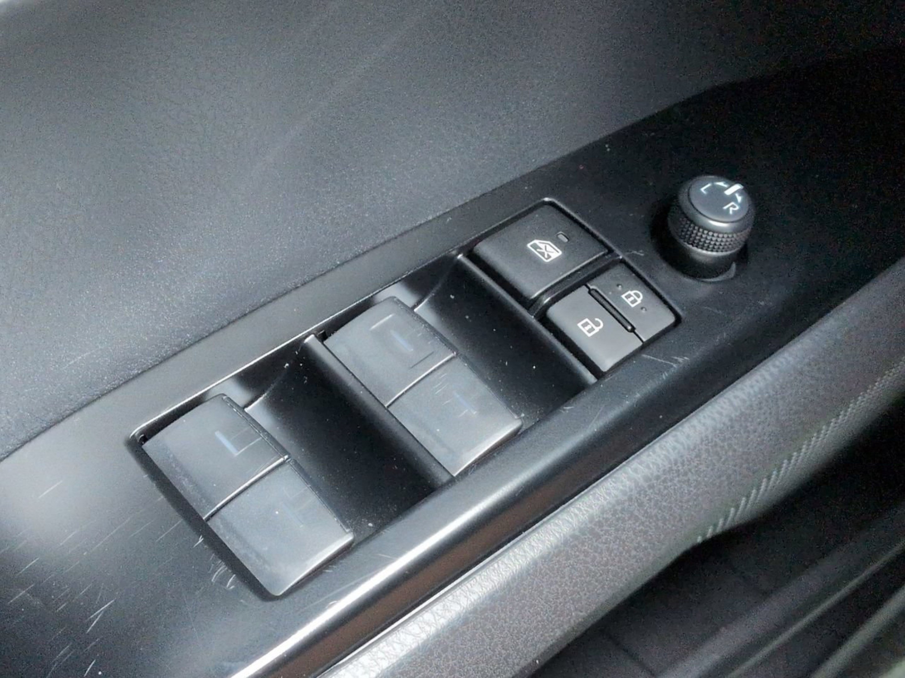 Used 2025 Toyota Camry SE FWD image 27