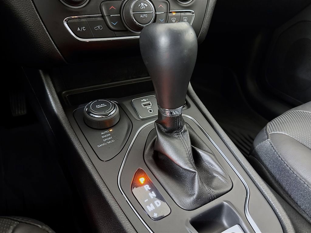 Used 2021 Jeep Cherokee Latitude Lux w/ Comfort/Convenience Group image 16