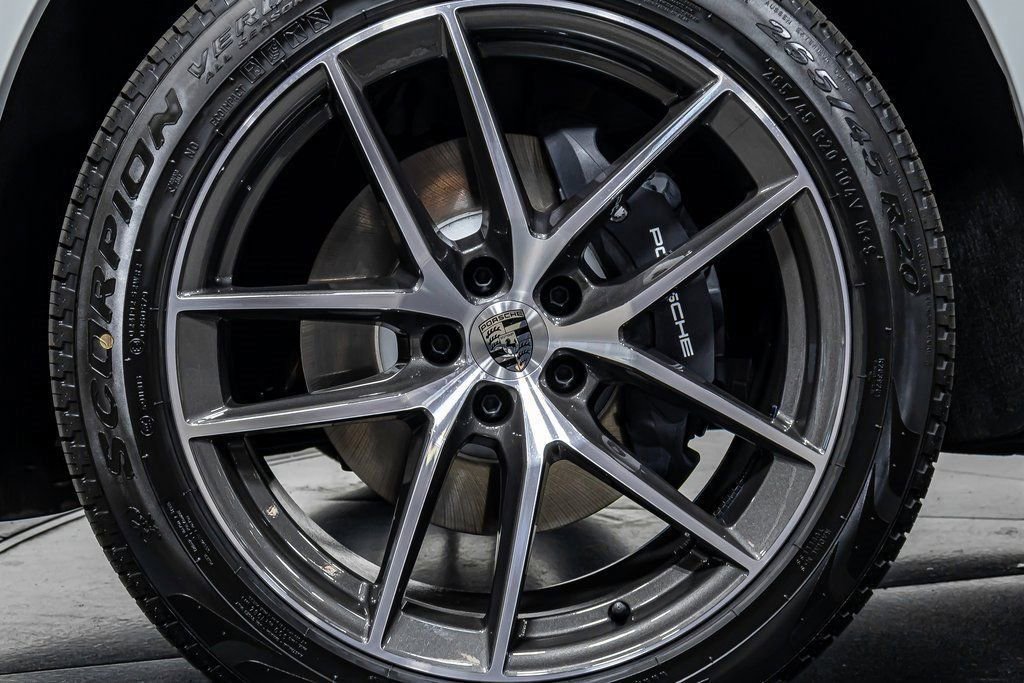 Certified 2025 Porsche Macan AWD/4WD image 25