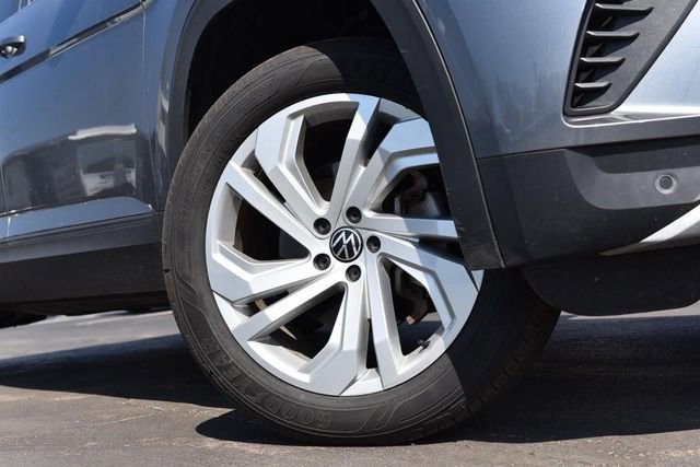 Certified 2023 Volkswagen Atlas SE image 3