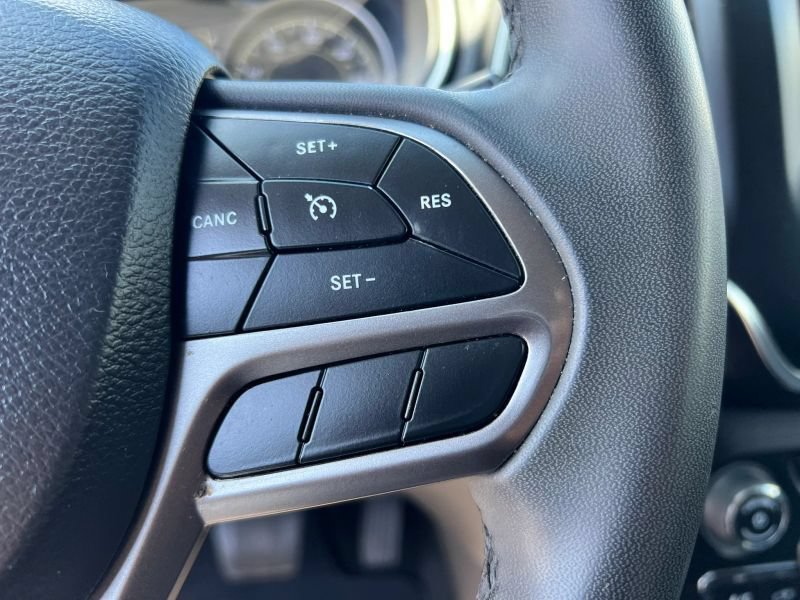 Used 2020 Jeep Cherokee Latitude Plus FWD image 29