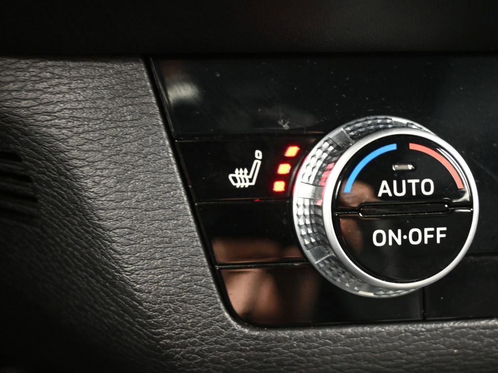 Used 2022 Mitsubishi Outlander SE image 22