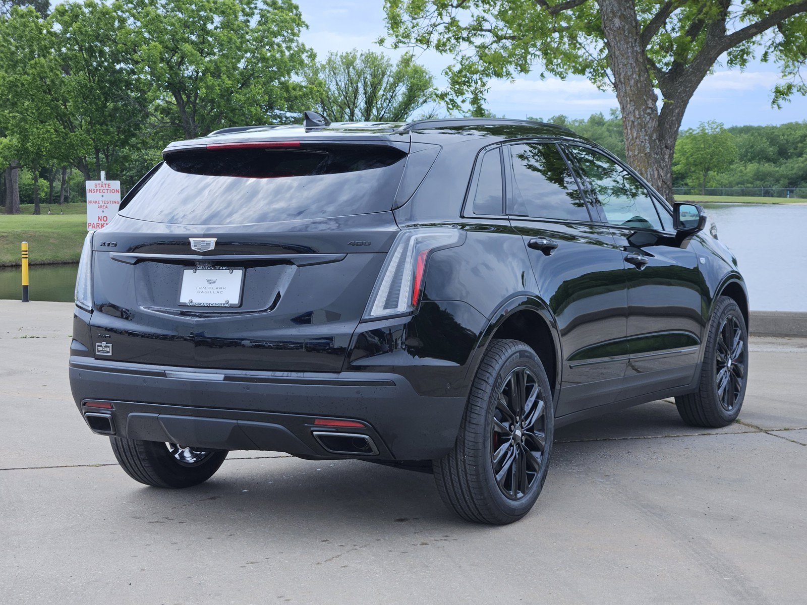 New 2026 Cadillac XT5 Sportv w/ LPO, Onyx Lite Package AWD/4WD image 3