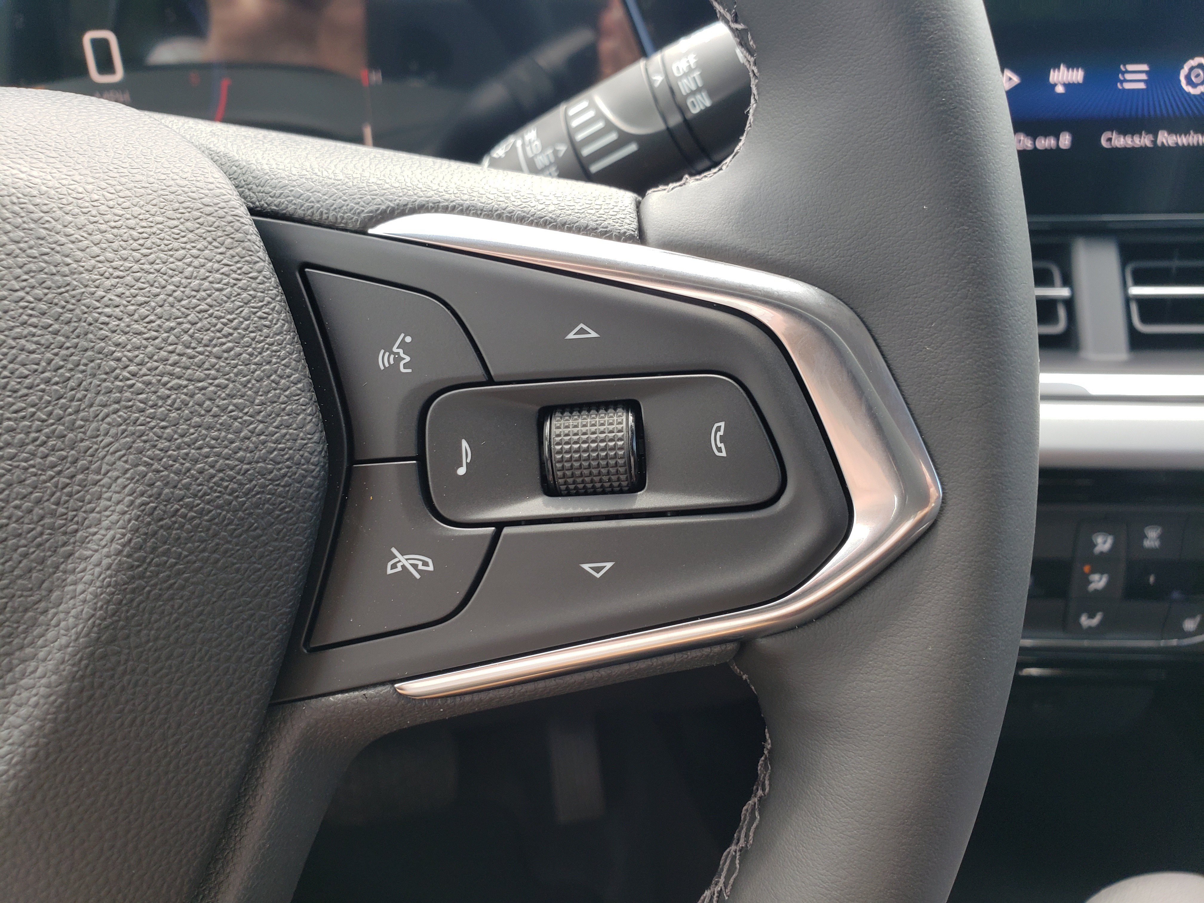 New 2026 Chevrolet Trax LT w/ Driver Confidence Package FWD image 18