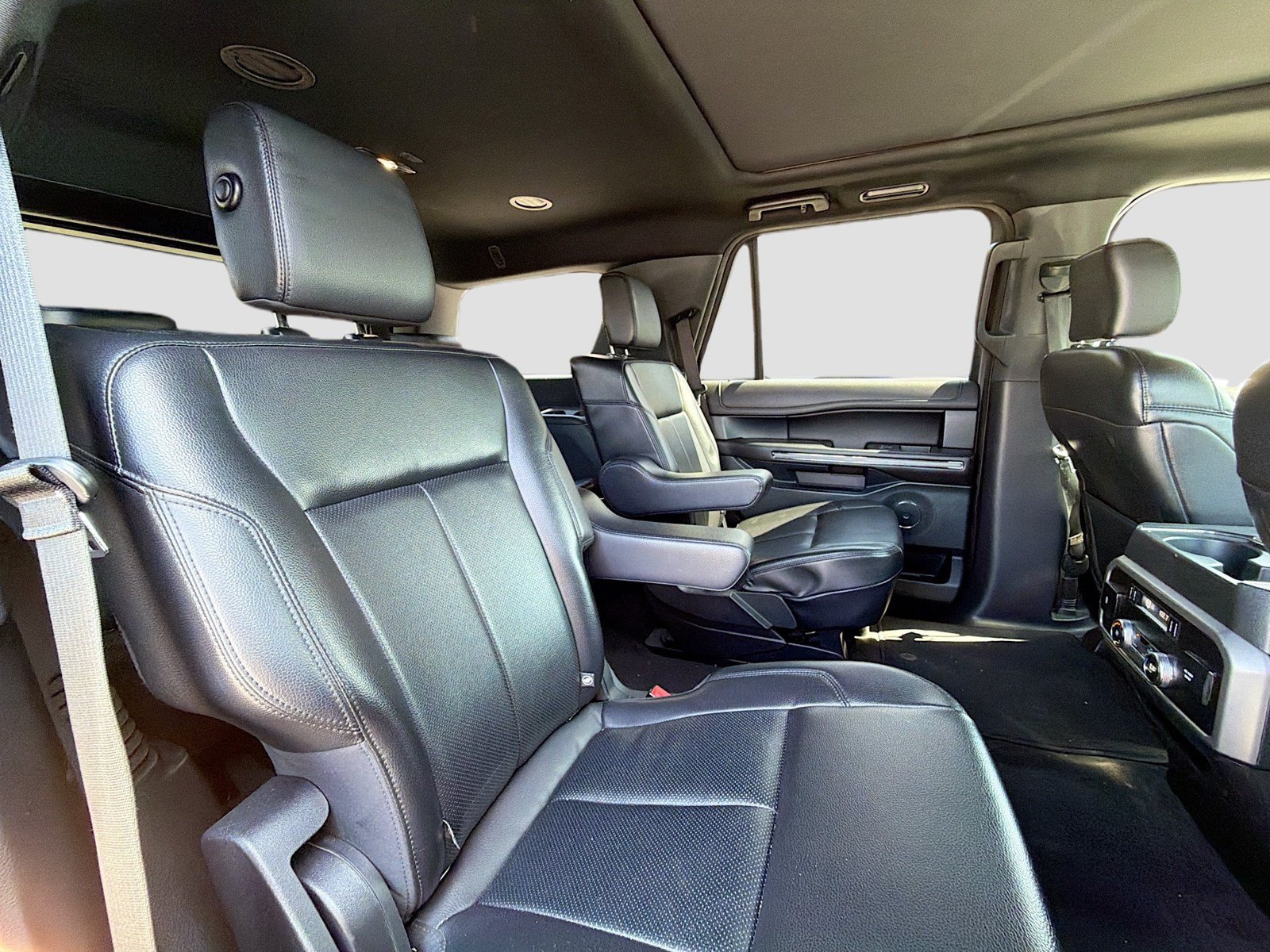 Used 2020 Ford Expedition XLT w/ Equipment Group 202A RWD image 20