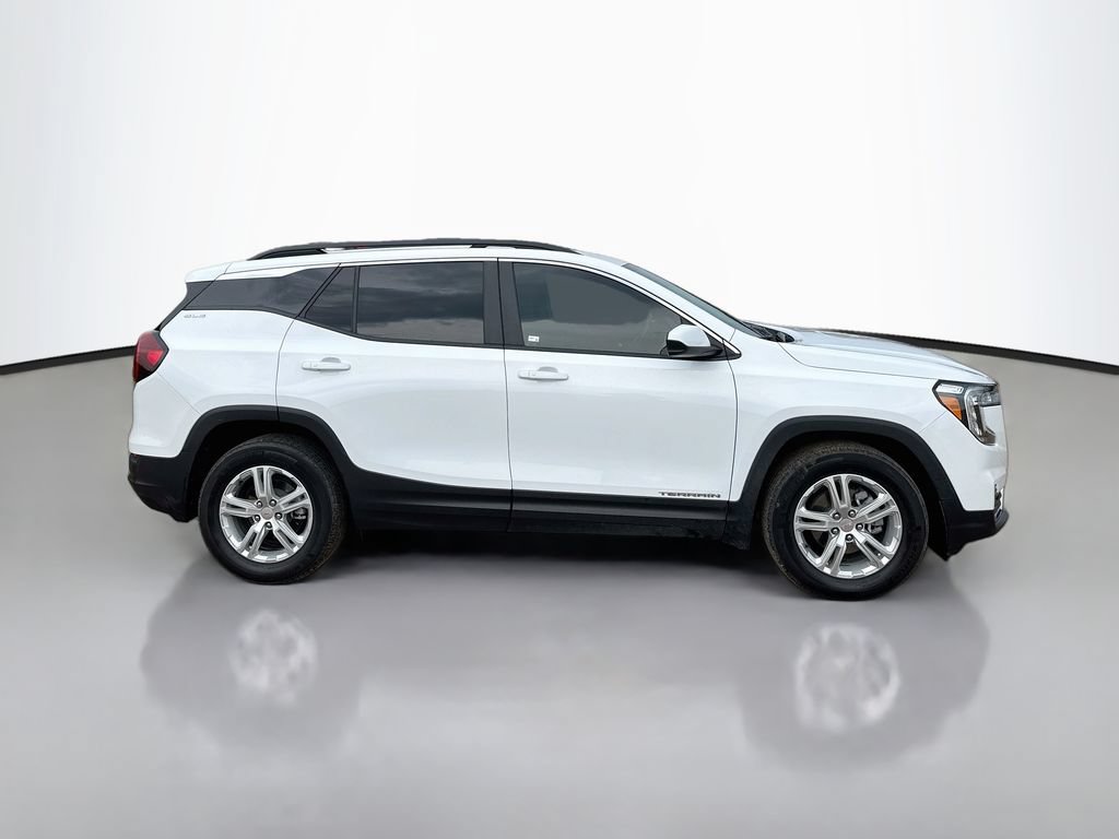 Used 2024 GMC Terrain SLE w/ Driver Convenience Package FWD image 8