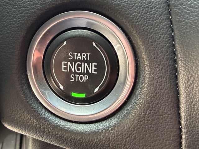 Used 2021 Chevrolet Tahoe RST w/ Luxury Package AWD/4WD image 32