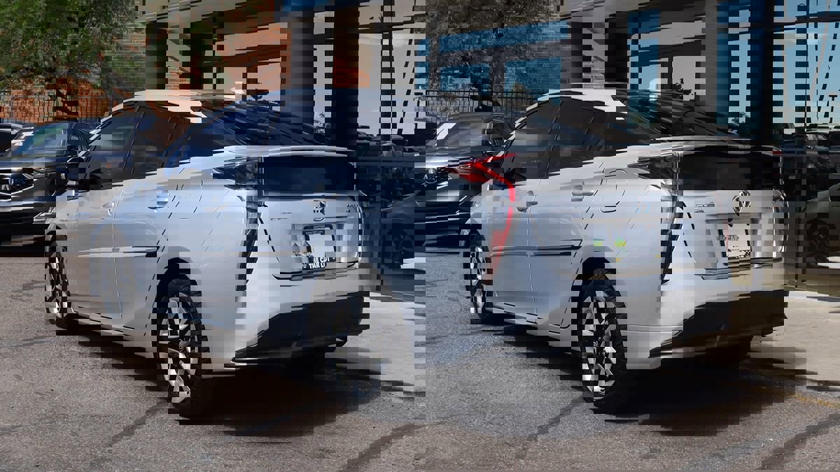 Used 2016 Toyota Prius Three Touring FWD image 9