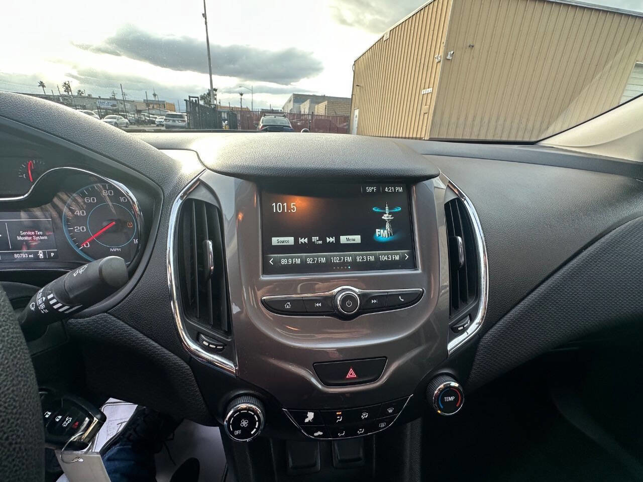 Used 2018 Chevrolet Cruze LT FWD image 13