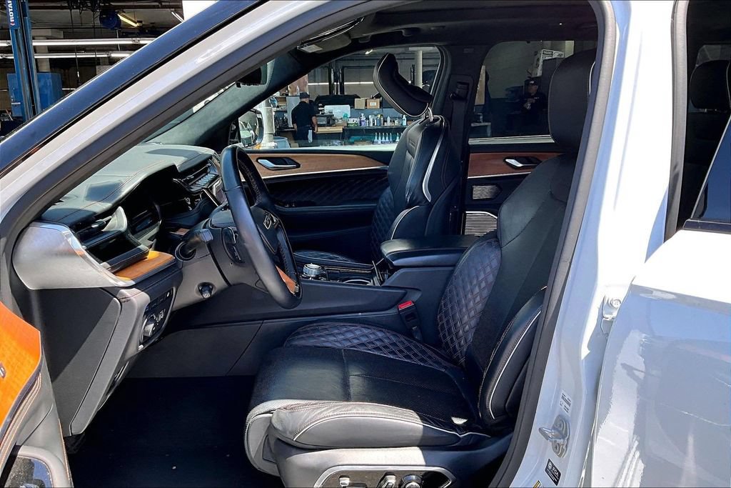 Used 2022 Jeep Grand Cherokee Summit AWD/4WD image 14