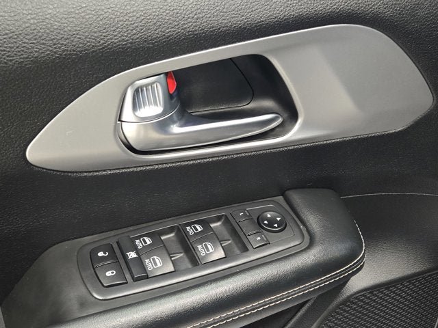 Used 2019 Chrysler Pacifica Touring-L Plus w/ S Appearance Package FWD image 19