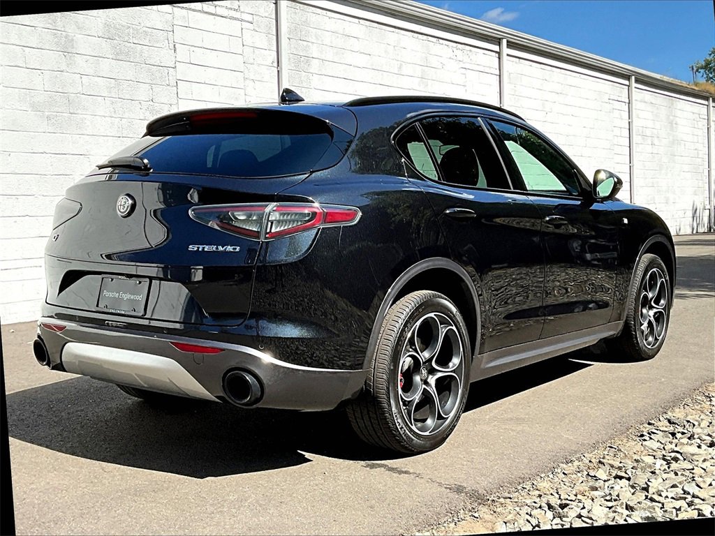 Used 2024 Alfa Romeo Stelvio Ti image 17