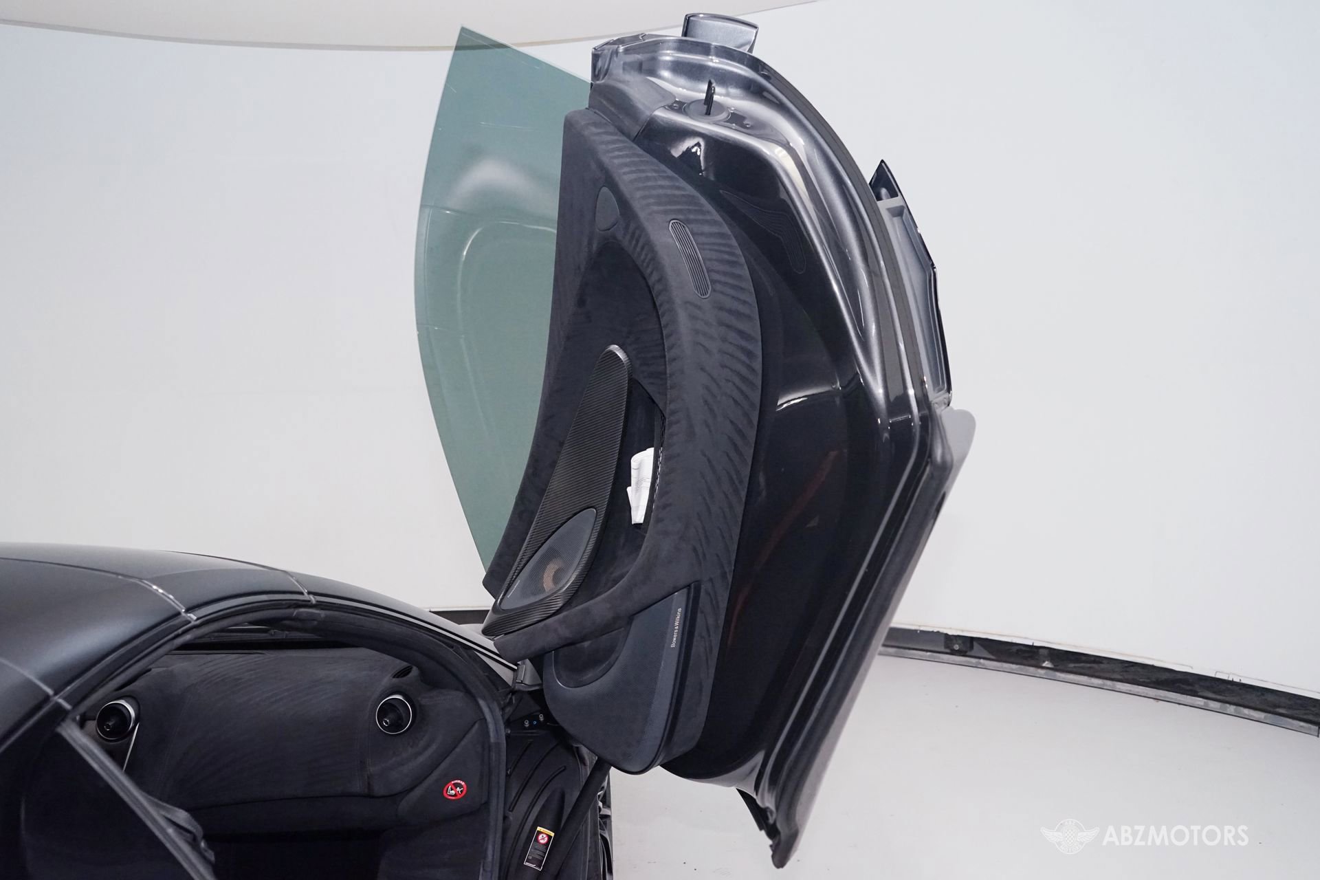 Used 2020 McLaren 600LT Spider RWD image 16