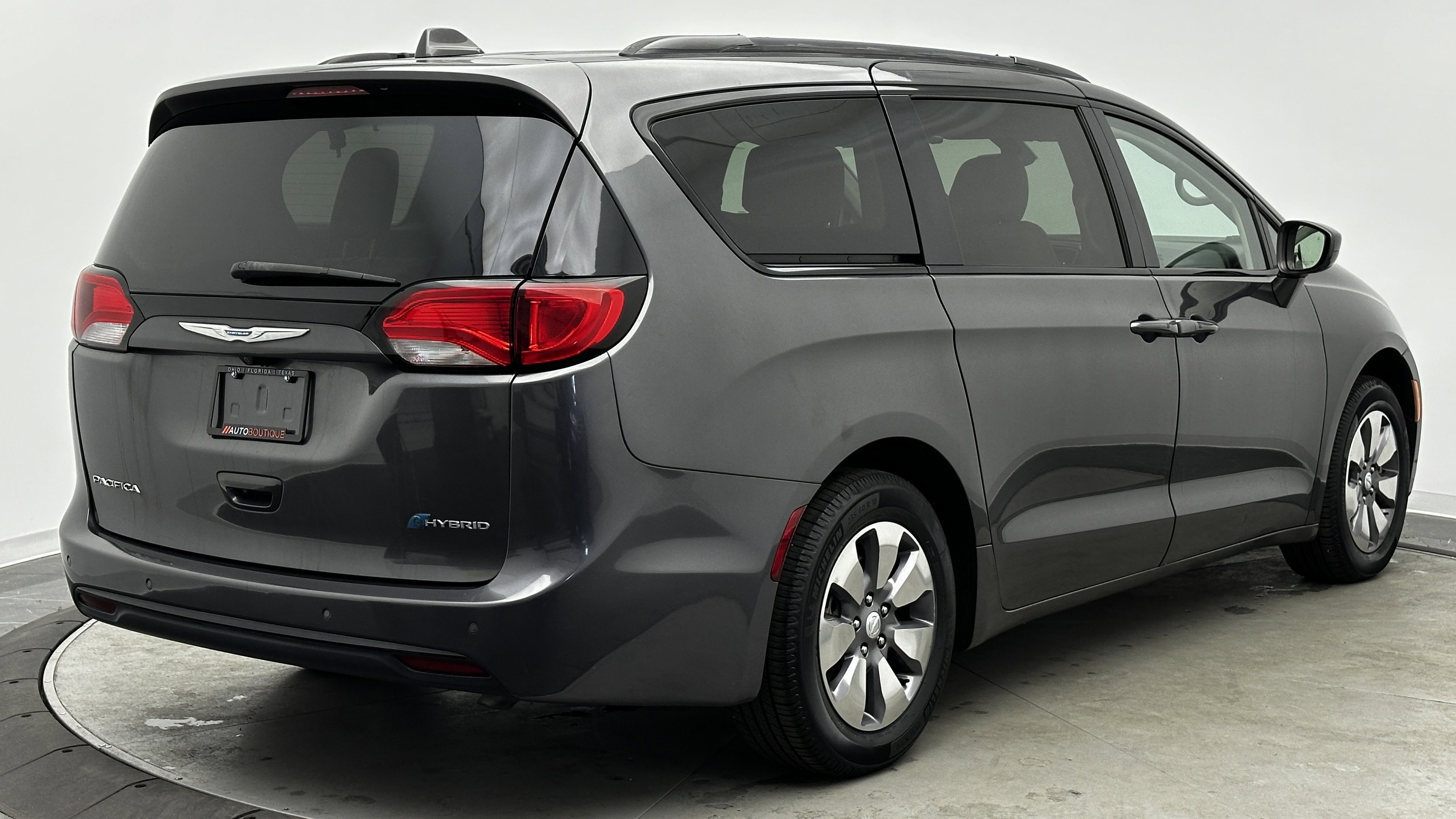 Used 2018 Chrysler Pacifica Touring-L image 7