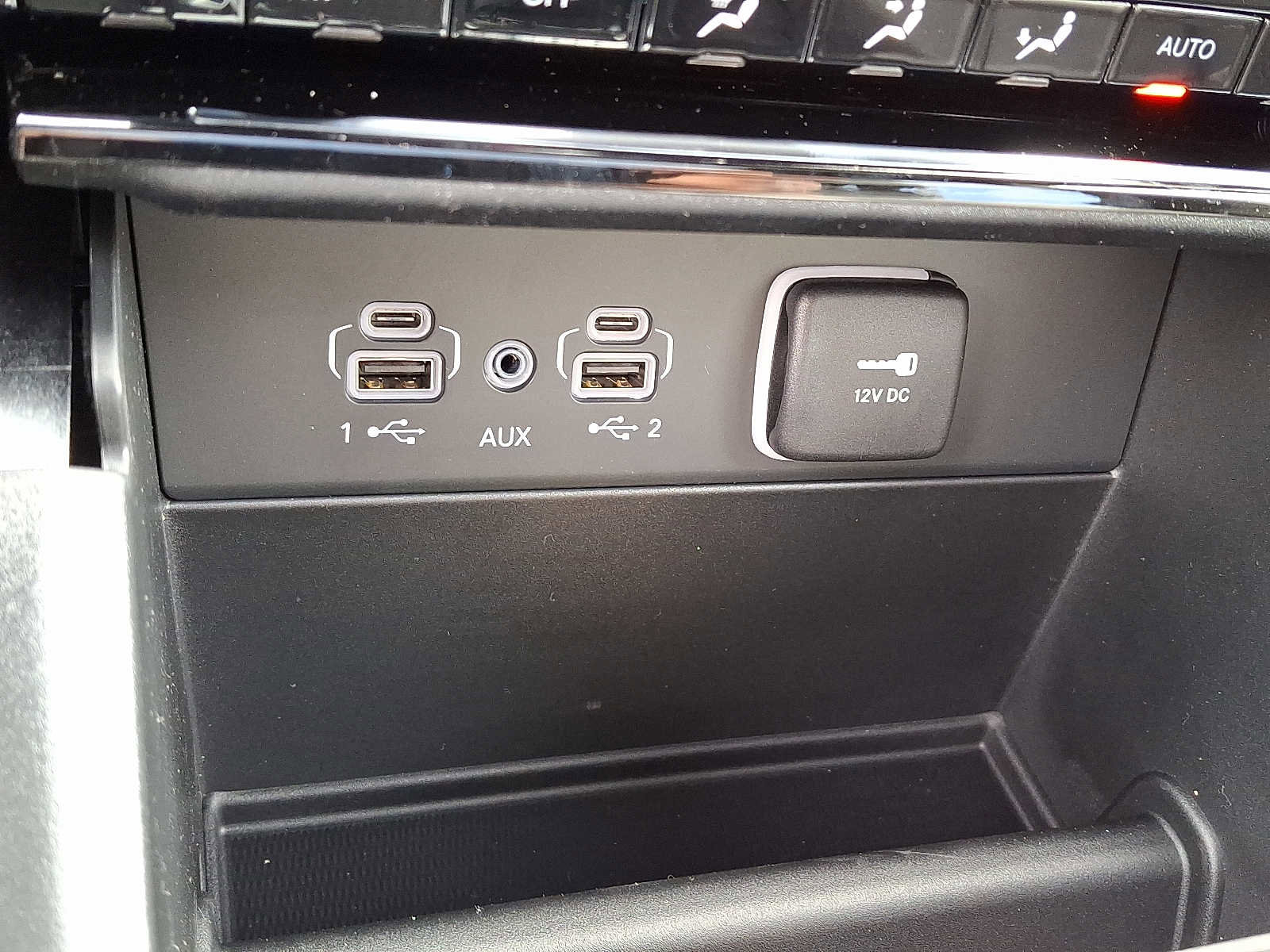 New 2025 Jeep Grand Cherokee Limited w/ Black Appearance Package image 16