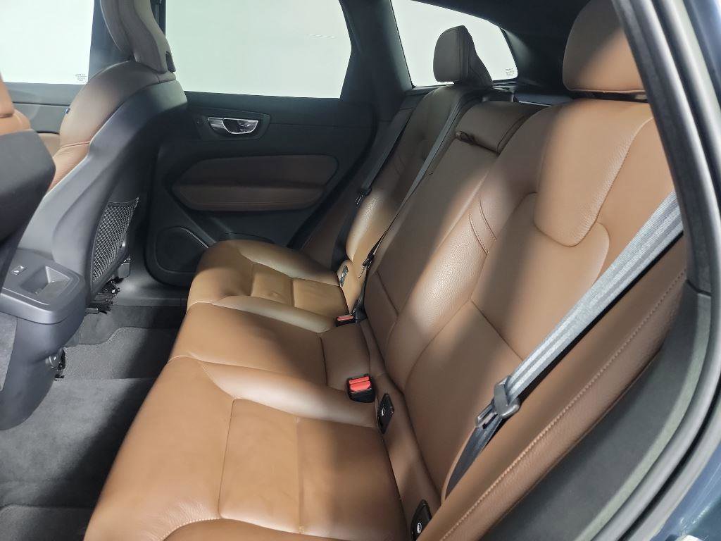 Used 2022 Volvo XC60 B5 Momentum w/ Advanced Package image 20